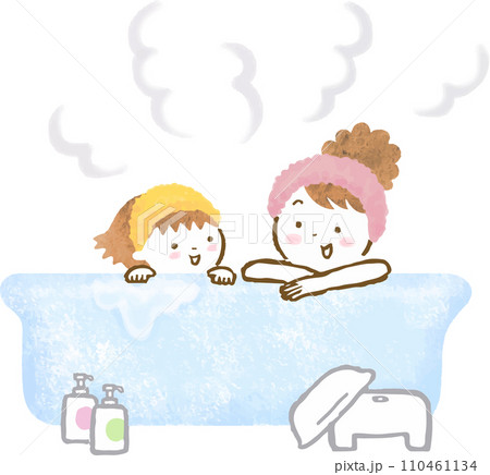 お風呂に入っている母親と娘の手描きイラスト 110461134
