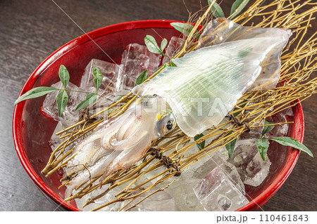 イカの刺身　イカの活き造り 110461843