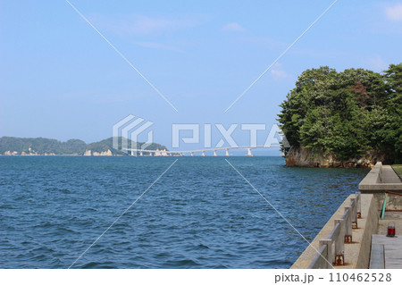 震災前 和倉から能登島大橋を見ている風景 110462528