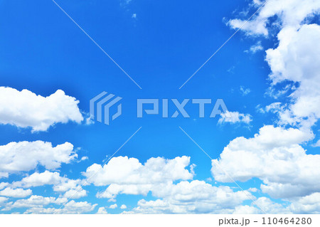 夏の青空と雲 夏の青空と雲 110464280