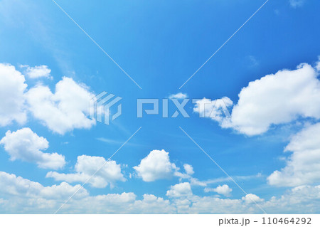 夏の青空と雲 110464292