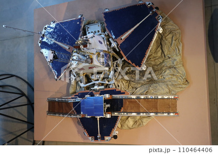 人口衛星 スティーブン・ユードバー=ハジー 人口衛星 スティーブン・ユードバー=ハジー 110464406