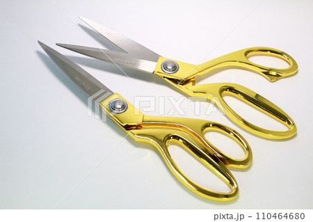 グリップ部分が金色の布用裁ちばさみ グリップ部分が金色の布用裁ちばさみ 110464680
