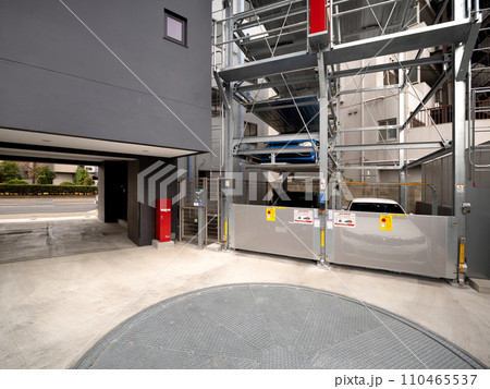 ターンテーブル付きの機械式駐車場 ターンテーブル付きの機械式駐車場 110465537