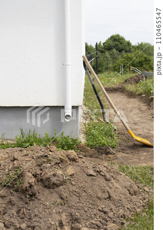 Construction of a blind area around the house using membrane. Construction of a blind area around the house using membrane. 110465547