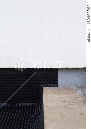 Construction of a country house. Draining water from the foundation of the house, using a waterproofing membrane. 110465596