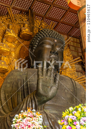 奈良公園東大寺　奈良の大仏　 110465617