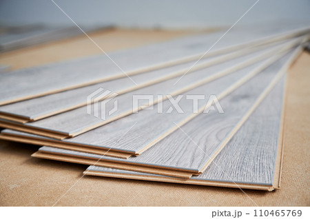 Samples of laminate panels with pattern and wood texture for flooring and interior design. Wooden flooring boards for home renovation, construction works and interior architecture. Samples of laminate panels with pattern and wood texture for flooring and interior design. Wooden flooring boards for home renovation, construction works and interior architecture. 110465769