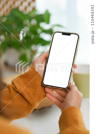 Closeup woman hands holding mobile phone with empty screen for advertising or message 110468291