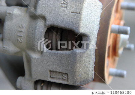 自動車のブレーキ 110468380
