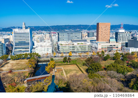 和歌山城から見渡す和歌山市街地 110469864