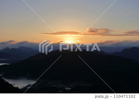 令和六年の初日の出(四国、荘内半島から/1月1日)詫間側 令和六年の初日の出(四国、荘内半島から/1月1日)詫間側 110471102