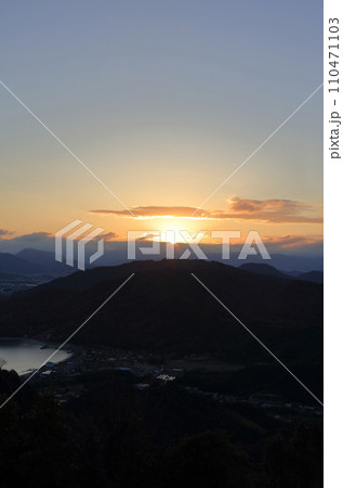 令和六年の初日の出（四国、荘内半島から／1月1日）詫間側 110471103