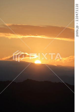 令和六年の初日の出(四国、荘内半島から/1月1日) 令和六年の初日の出(四国、荘内半島から/1月1日) 110471110