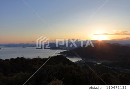 令和六年の初日の出（四国、荘内半島から／1月1日）詫間側 110471131