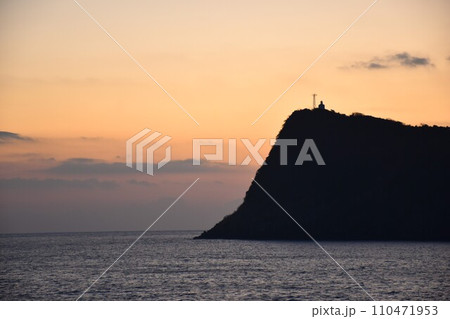 伊豆大島 夜明けの海 伊豆大島 夜明けの海 110471953