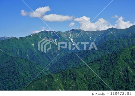 祝瓶山からの袴朝日岳・西朝日岳 祝瓶山からの袴朝日岳・西朝日岳 110472383