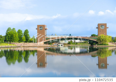 富山県　富岩運河環水公園の景色 110472535