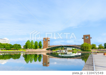 富山県　富岩運河環水公園の景色 110472549