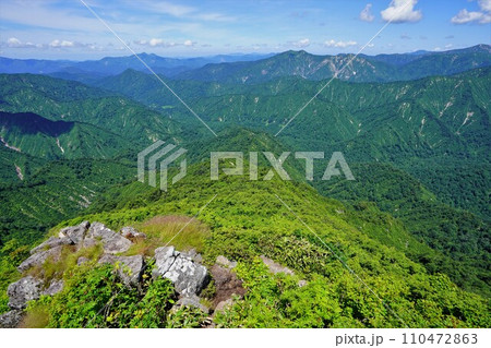 祝瓶山一ノ塔からの鷹ノ巣山・鷲ヶ巣山 110472863