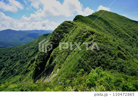 祝瓶山頂への稜線 祝瓶山頂への稜線 110472865