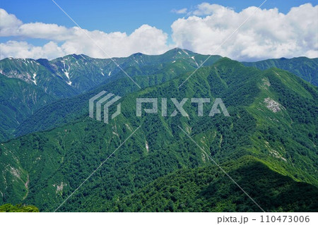 祝瓶山から大朝日岳への稜線 祝瓶山から大朝日岳への稜線 110473006