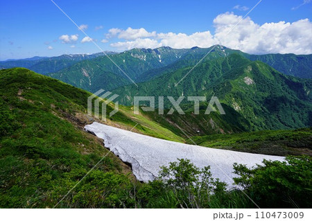 祝瓶山から大朝日岳への稜線 110473009