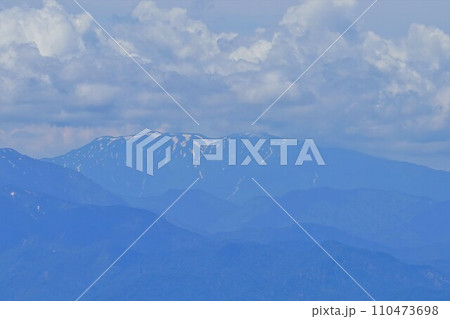 祝瓶山頂上からの二王子岳 110473698