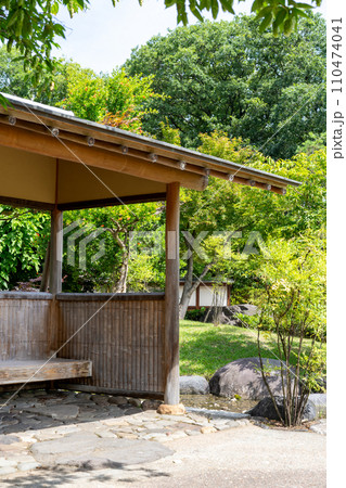 富山県 新緑が美しい富山城趾公園の池泉回遊式庭園 富山県 新緑が美しい富山城趾公園の池泉回遊式庭園 110474041