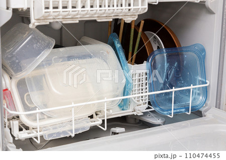食器でいっぱいの食洗機 食器でいっぱいの食洗機 110474455