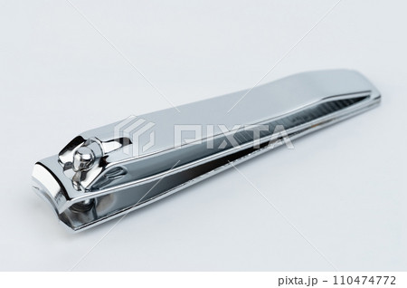 Closed nail clippers 110474772