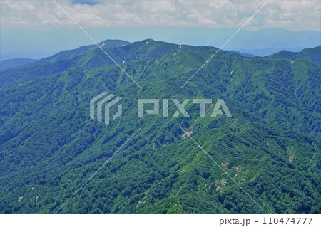 祝瓶山頂上からの柴倉山 祝瓶山頂上からの柴倉山 110474777