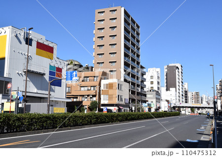東京都品川区 中延駅前の街並み 110475312