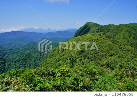七ヶ岳の稜線と日光連山 七ヶ岳の稜線と日光連山 110476059