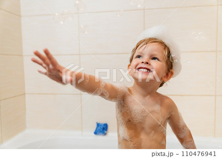 Cute little boy having fun in the bath with foam and bubbles 110476941