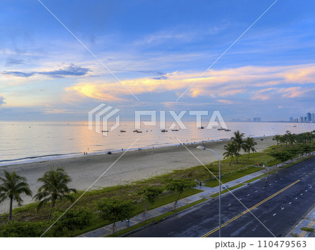 ベトナム・ダナン 早朝のミーケービーチ / Da Nang, Vietnam 110479563