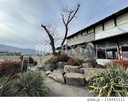 廃線になった長野電鉄屋代線　松代駅駅舎 110481511