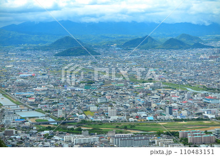 屋島山上から、高松市市街地の眺め(南方向) 屋島山上から、高松市市街地の眺め(南方向) 110483151