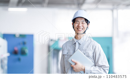 工場の従業員 工場の従業員 110483575