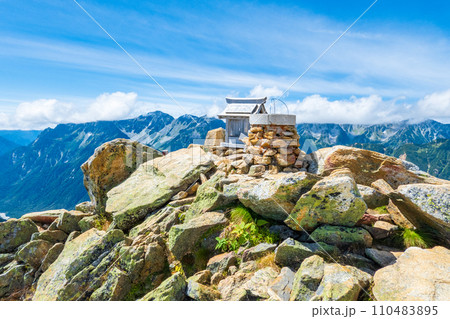 夏の常念岳登山（常念岳山頂） 110483895