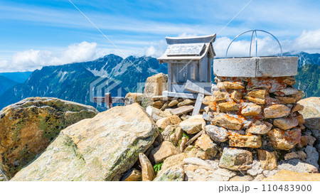 夏の常念岳登山(常念岳山頂) 夏の常念岳登山(常念岳山頂) 110483900