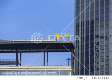 青空とytv新社屋 110484448