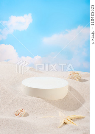 Shells and starfish are decorated on the white sand surface. A round white podium is placed in the center of the frame. Advertising cosmetics with ideal space. Shells and starfish are decorated on the white sand surface. A round white podium is placed in the center of the frame. Advertising cosmetics with ideal space. 110485625