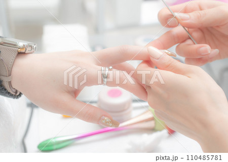 ネイルサロン_ネイル施術 110485781