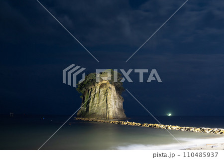 震災前 夜間の見附島 震災前 夜間の見附島 110485937