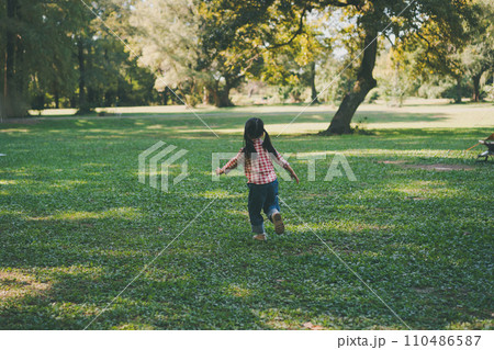 5 years old 110486587