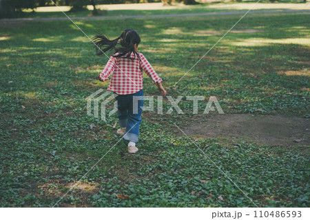 5 years old 110486593
