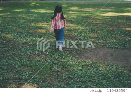 5 years old 110486594