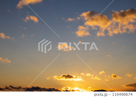 岩手県大船渡市碁石海岸の夕日 岩手県大船渡市碁石海岸の夕日 110490674