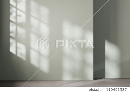 Interior with a warm atmosphere where you can enjoy calm relaxation with bright sunlight shining through. 110491527